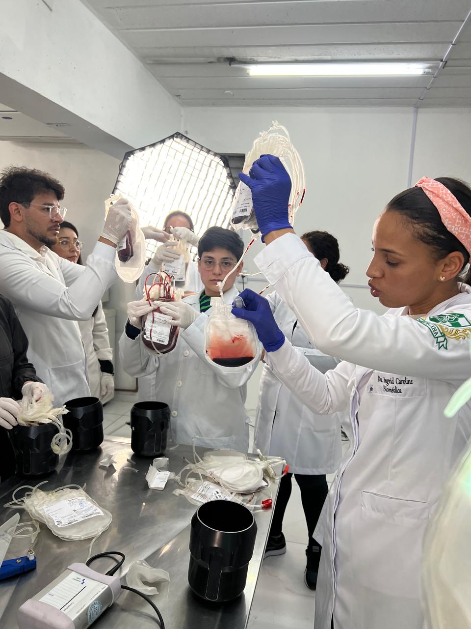 Manipulação de bolsas de sangue